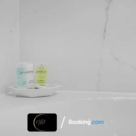Centre With Free Parking, 2 Bathrooms, Netflix And Wifi - Suitable For Contractors And Families - By Noor Luxury Appartement *