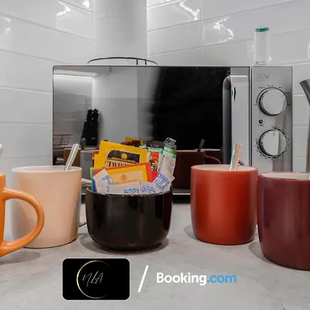Centre With Free Parking, 2 Bathrooms, Netflix And Wifi - Suitable For Contractors And Families - By Noor Luxury Appartement
