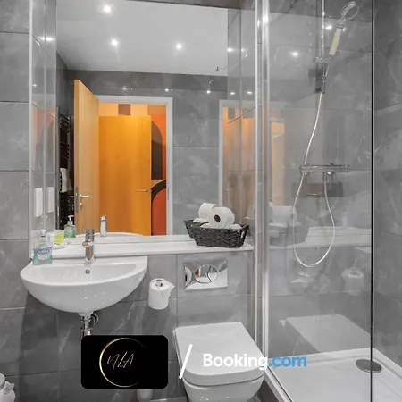 Apartment, Free Gated Parking, 2 Bathrooms, Netflix And Wifi - Suitable For Contractors And Families - By Noor Luxury * 伯明翰