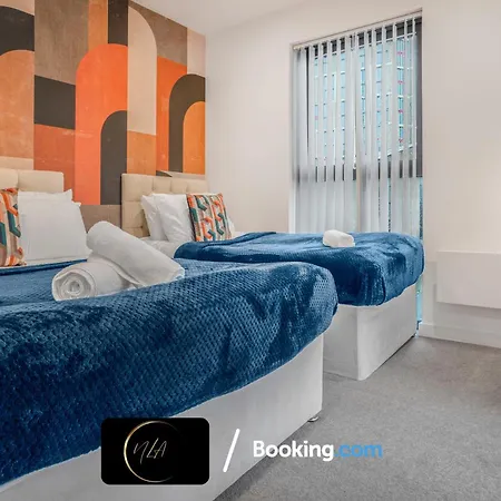 Apartment, Free Gated Parking, 2 Bathrooms, Netflix And Wifi - Suitable For Contractors And Families - By Noor Luxury 公寓