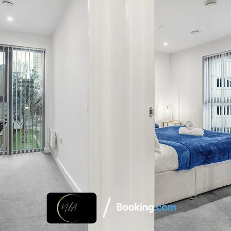 Apartment, Free Gated Parking, 2 Bathrooms, Netflix And Wifi - Suitable For Contractors And Families - By Noor Luxury *